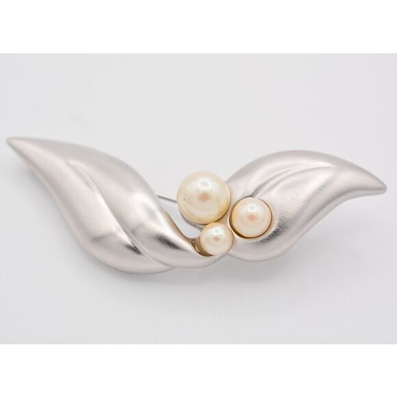 Givenchy Vintage Leaf Pin Brooch Brushed Silver Pearl Chunky Signed 1980s Bin1 - Picture 2 of 12
